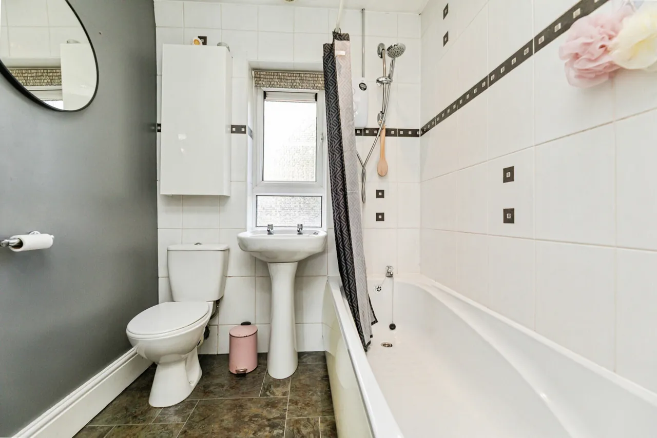 Halliwell Crescent, Sheffield, S5, photo 11