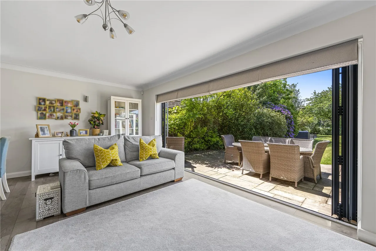 Kenton Avenue, Sunbury, TW16 5AS, photo 7