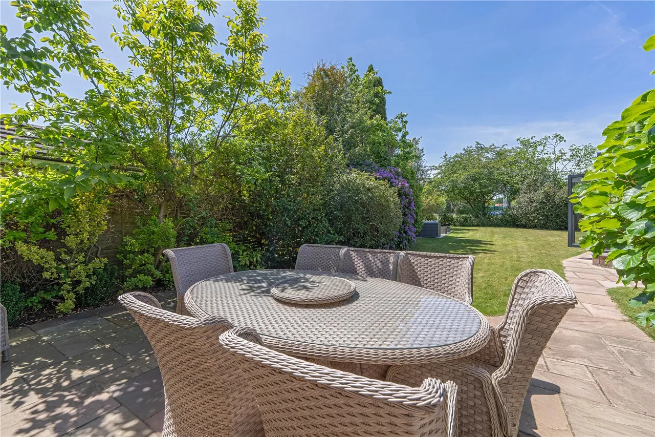 Kenton Avenue, Sunbury, TW16 5AS, photo 14