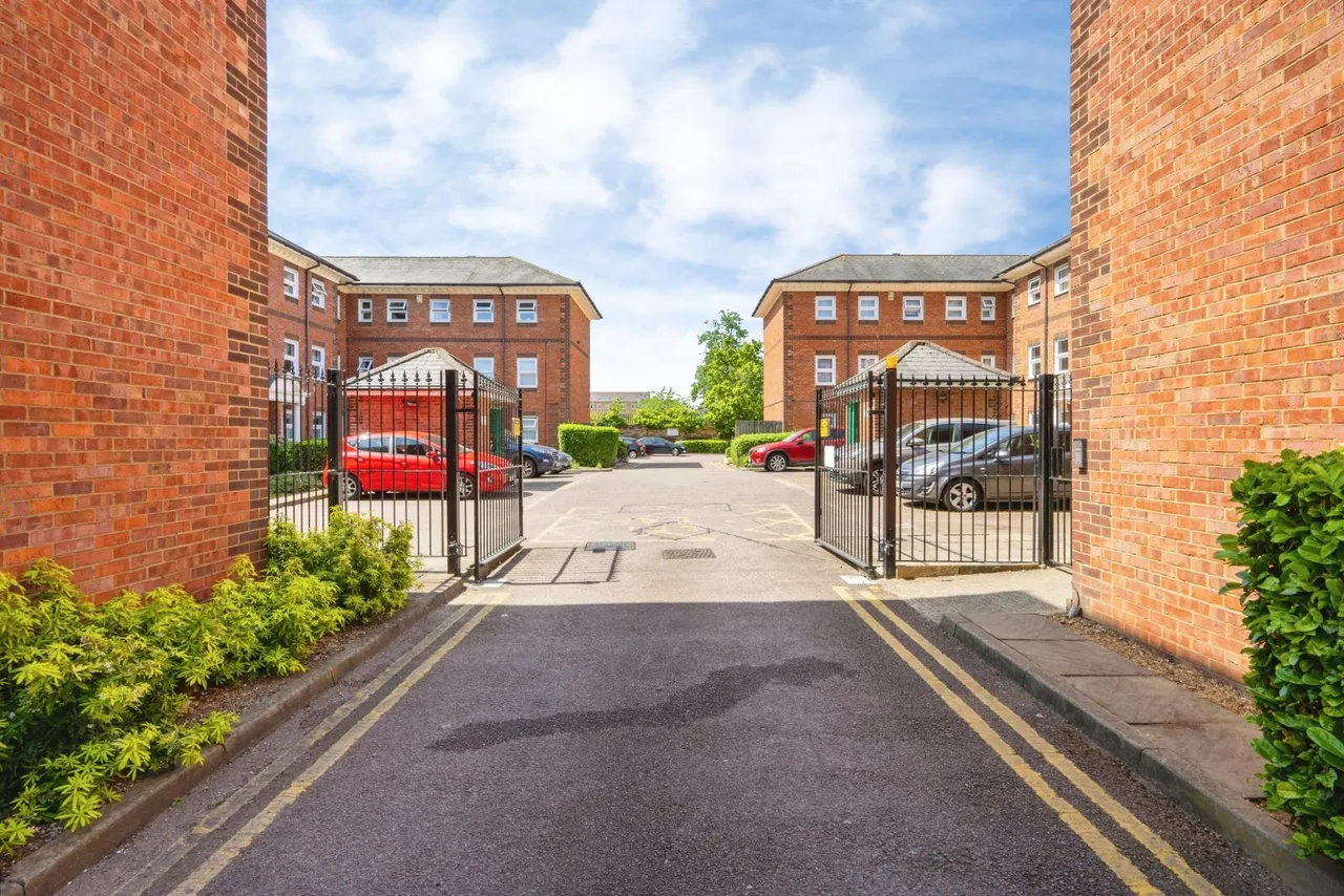 Ashburnham Road, Bedford, MK40, photo 17