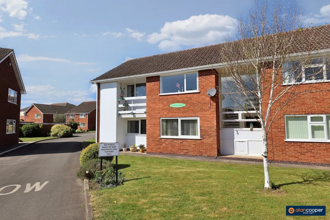 3 bed flat for sale, Coniston Court, St Nicolas Park, CV11