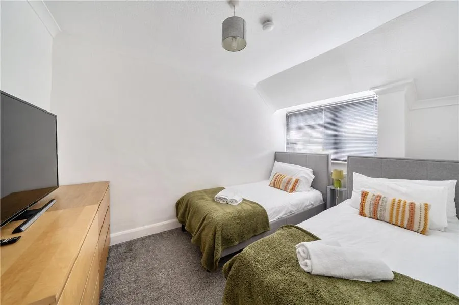 Bath Road, Taplow, SL6, photo 8