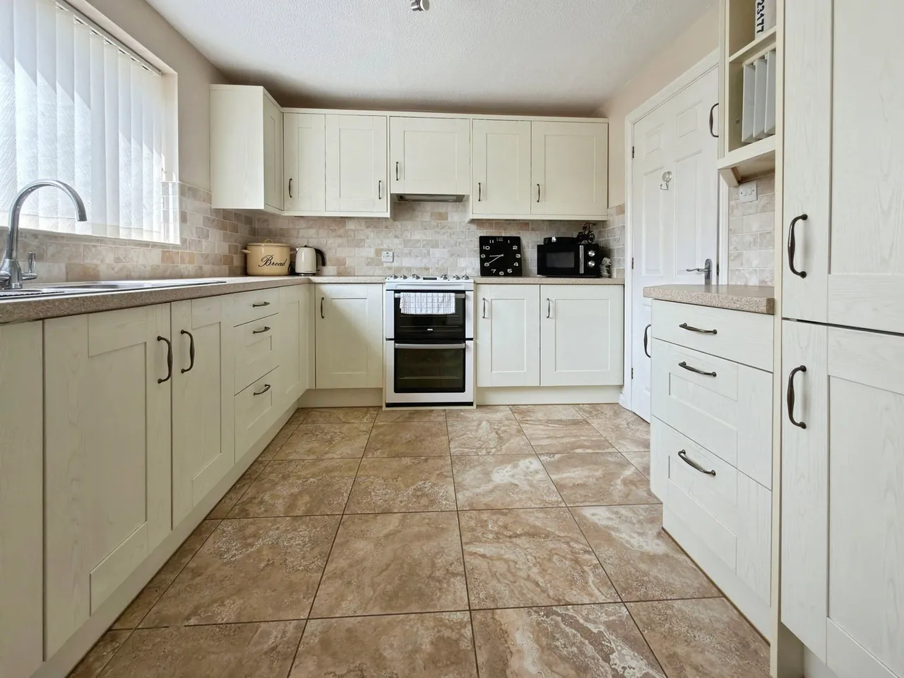 Nicholas Court, Gorseinon, photo 10