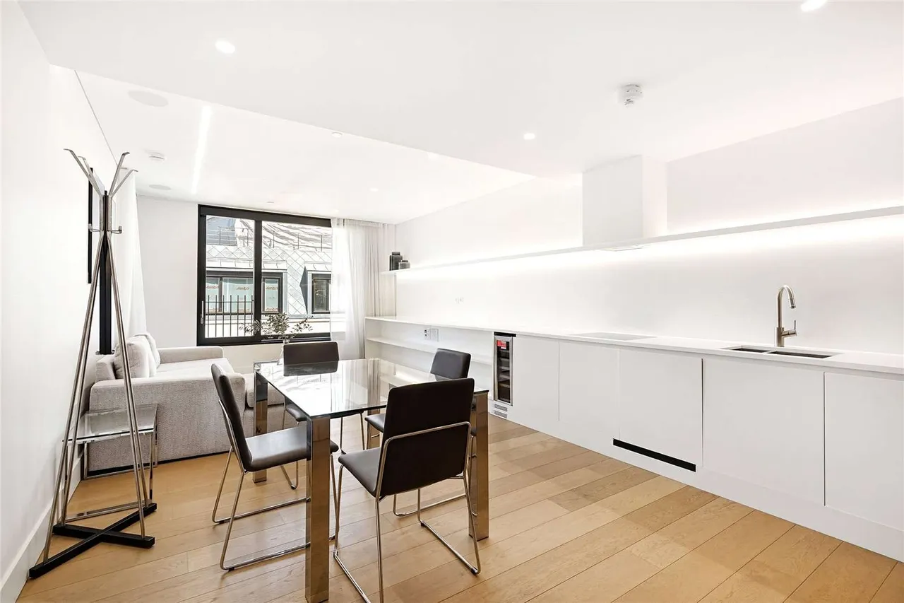 Rathbone Place, London, W1T, photo 3