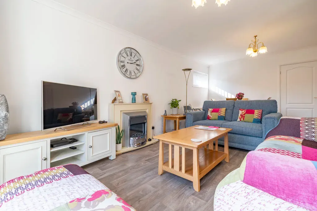Windmill Hill Drive, Bletchley, Milton Keynes, Buckinghamshire, MK3 7RJ, photo 3