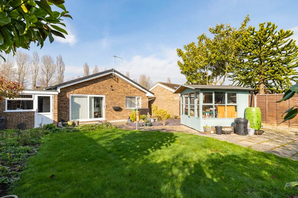 Windmill Hill Drive, Bletchley, Milton Keynes, Buckinghamshire, MK3 7RJ, photo 19