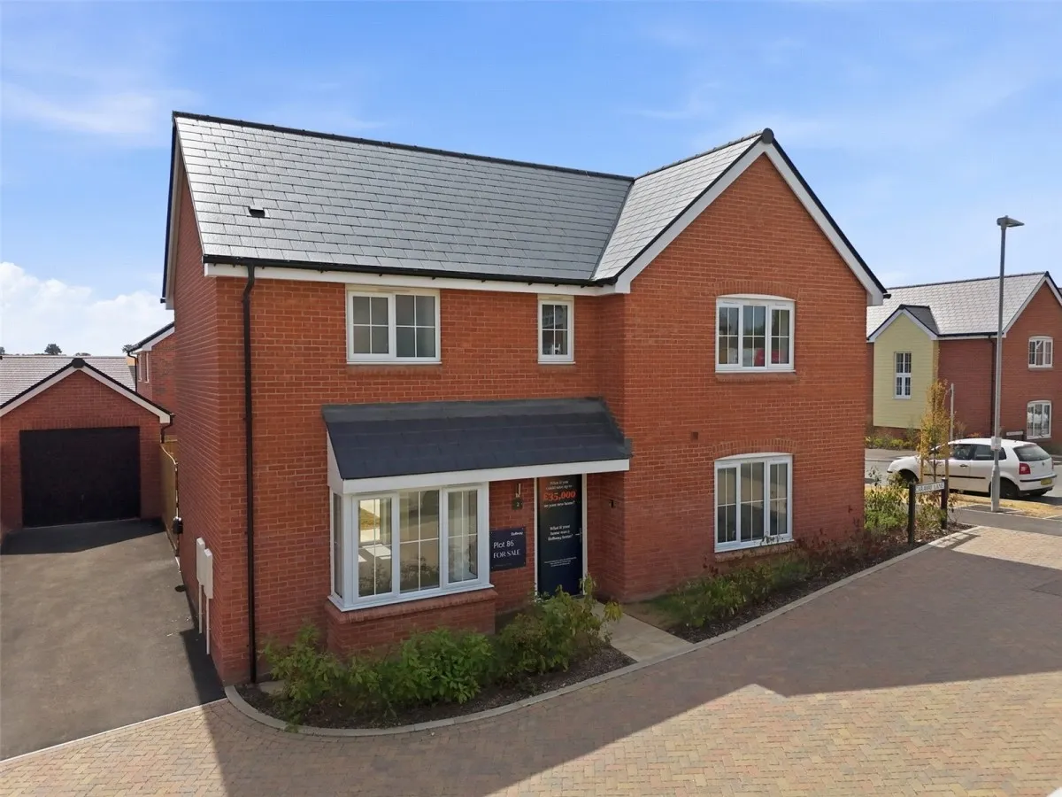 4 bed house for sale, with 4 bedrooms in Thaxted Road, Saffron Walden, CB11