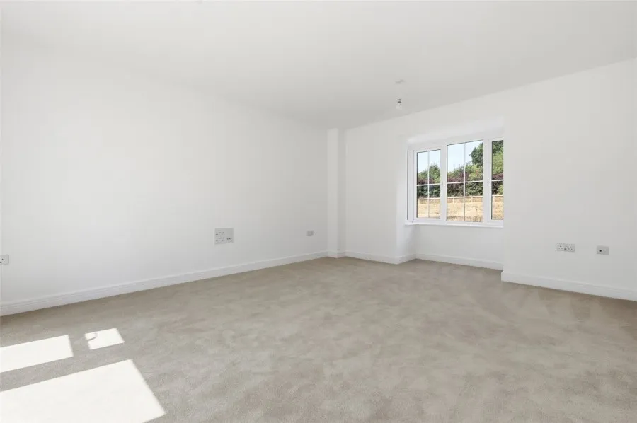 with 4 bedrooms in Thaxted Road, Saffron Walden, CB11, photo 5