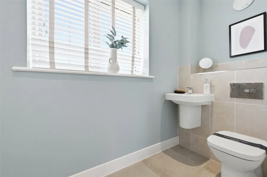 with 4 bedrooms in Thaxted Road, Saffron Walden, CB11, photo 9