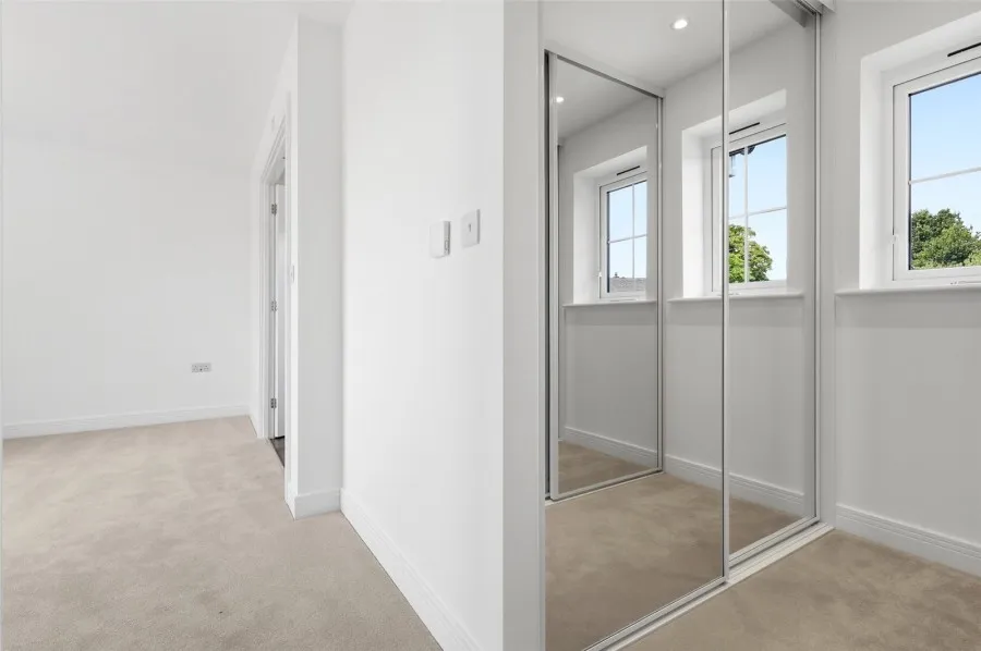 with 4 bedrooms in Thaxted Road, Saffron Walden, CB11, photo 6