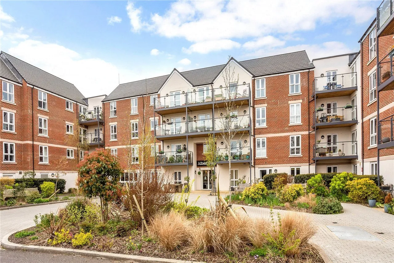 2 bed flat for sale, Reading Road, Henley-On-Thames, RG9