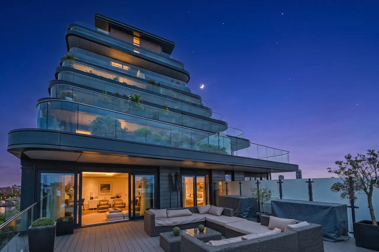 1101 Park Vista Tower, 3 Cobblestone Square, London, photo 2