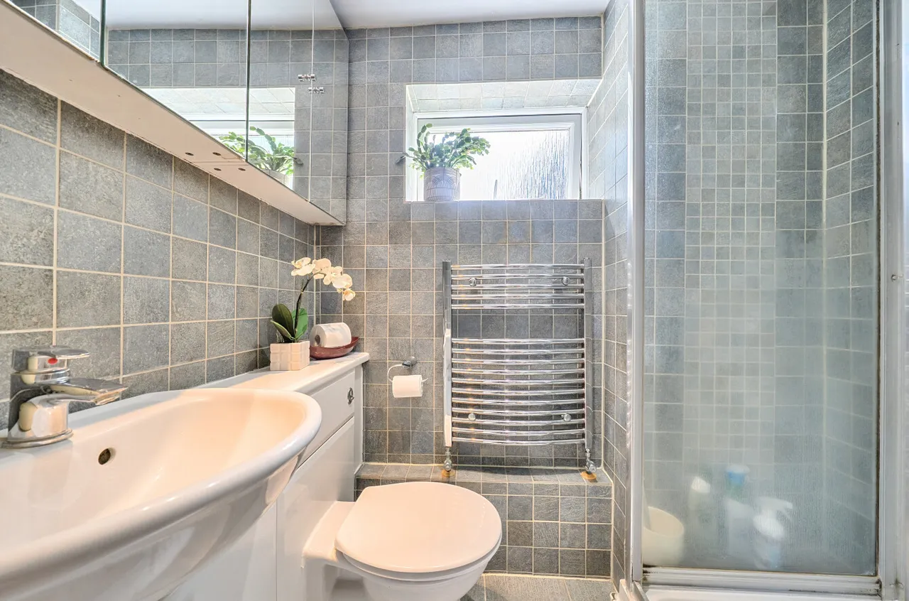 Verran Road, Camberley, Surrey, GU15 2ND, photo 9