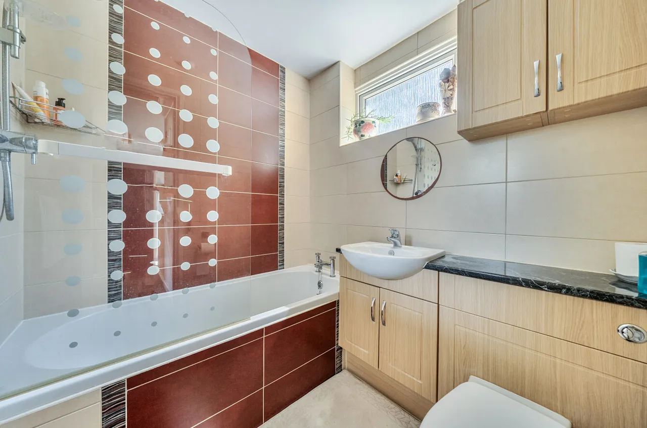 Verran Road, Camberley, Surrey, GU15 2ND, photo 17
