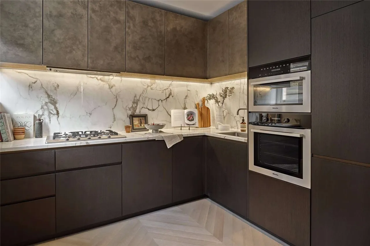 Allen House, 8 Allen Street, London, W8 6BH, photo 3