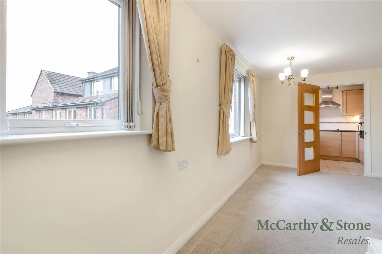 Wilmslow Road, Handforth, SK9, photo 12