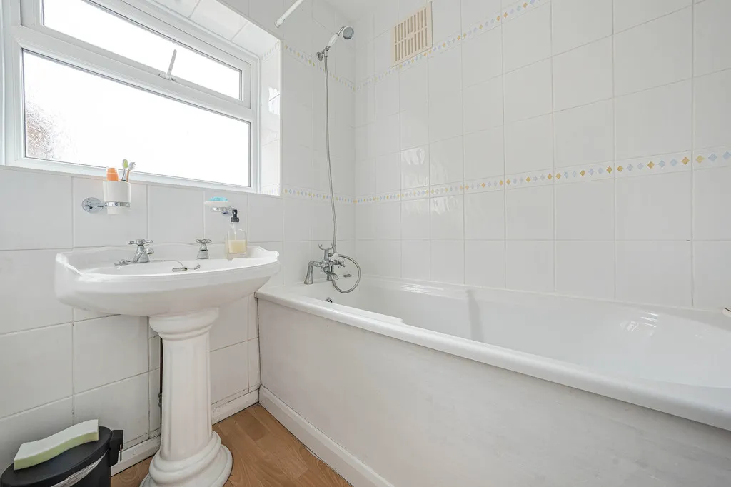 Hazeldene Gardens, Hillingdon, UB10, photo 22