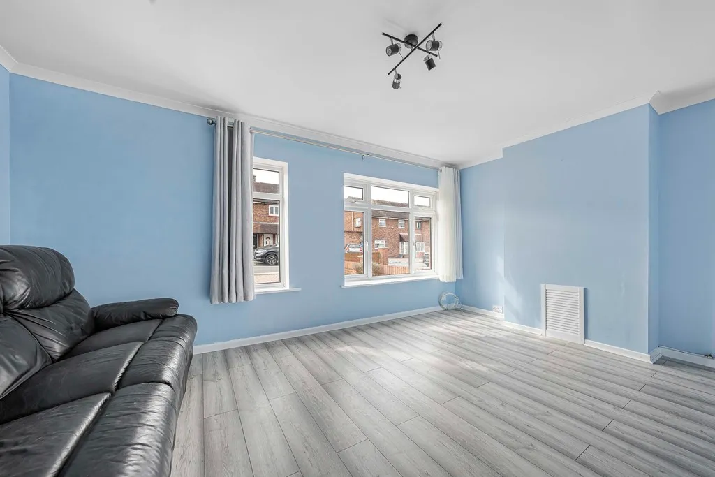 Hazeldene Gardens, Hillingdon, UB10, photo 2