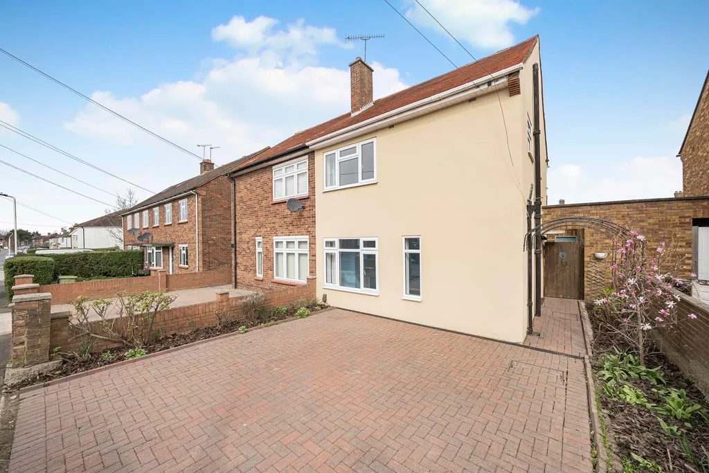 2 bed house for sale — Hazeldene Gardens, Hillingdon, UB10