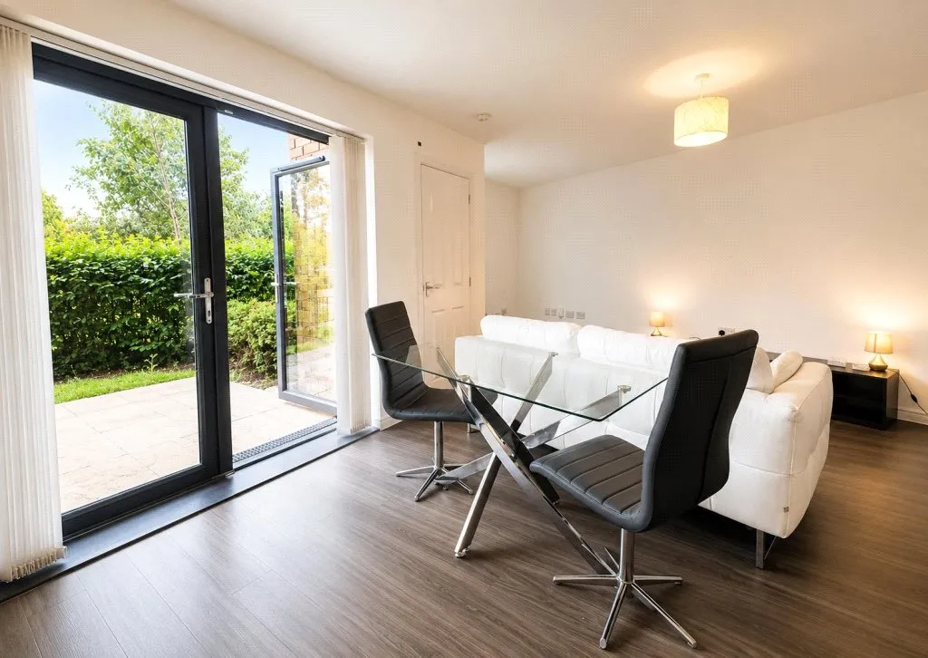 Dyson Drive, Uxbridge, UB10, photo 2