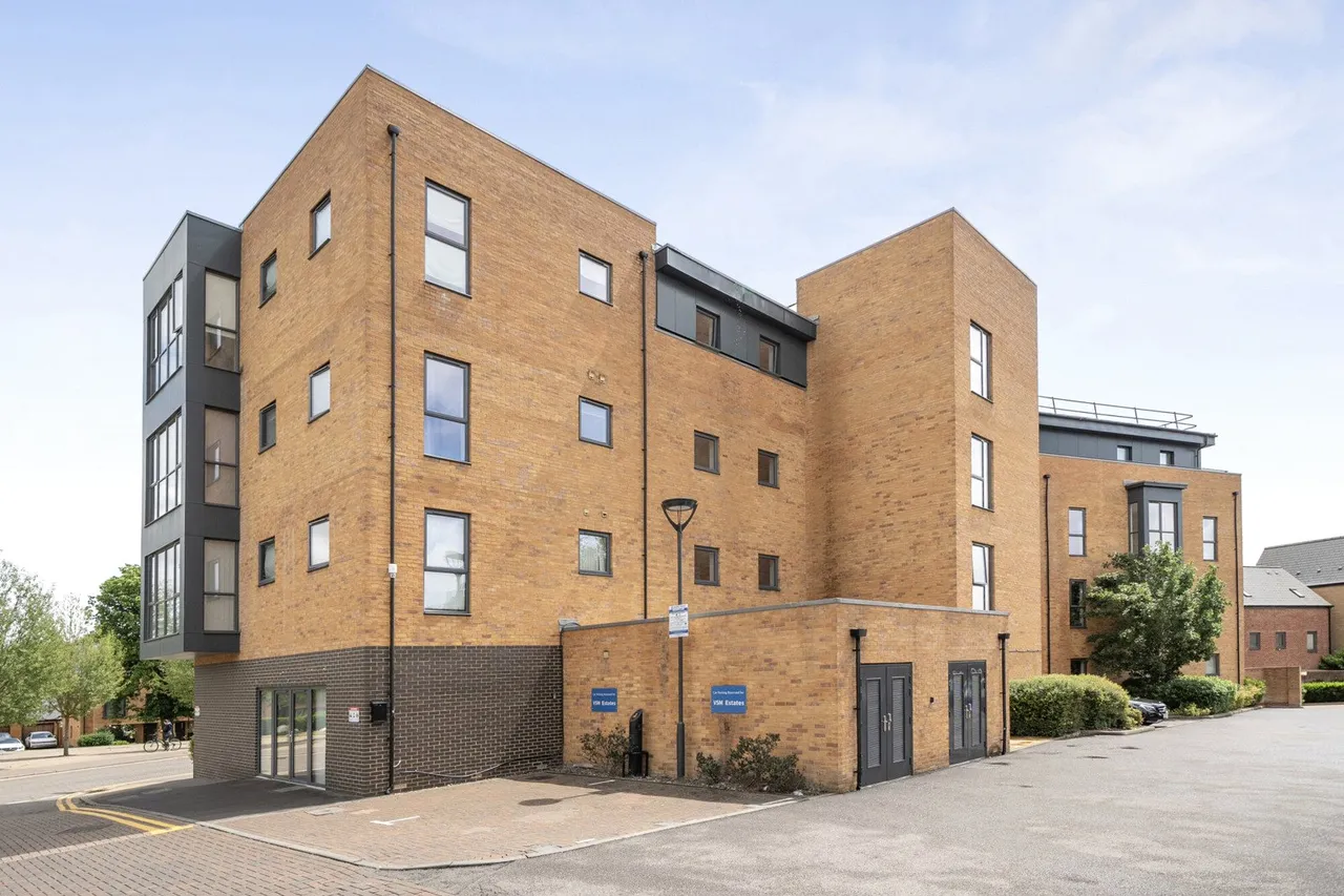 Dyson Drive, Uxbridge, UB10, photo 11