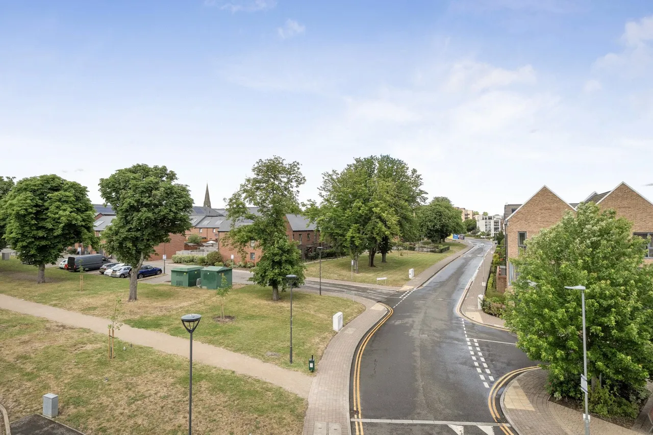 Dyson Drive, Uxbridge, UB10, photo 10