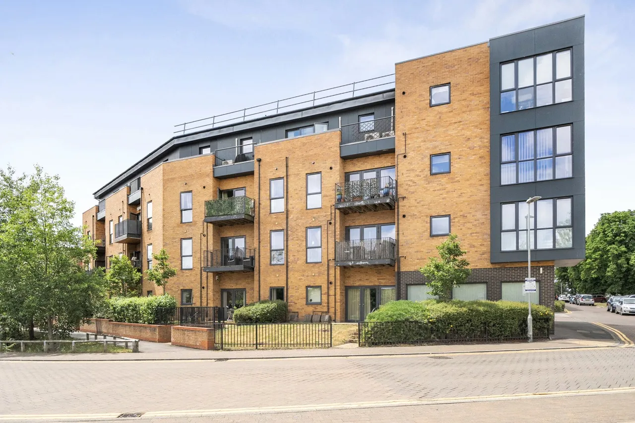 Dyson Drive, Uxbridge, UB10, photo 12