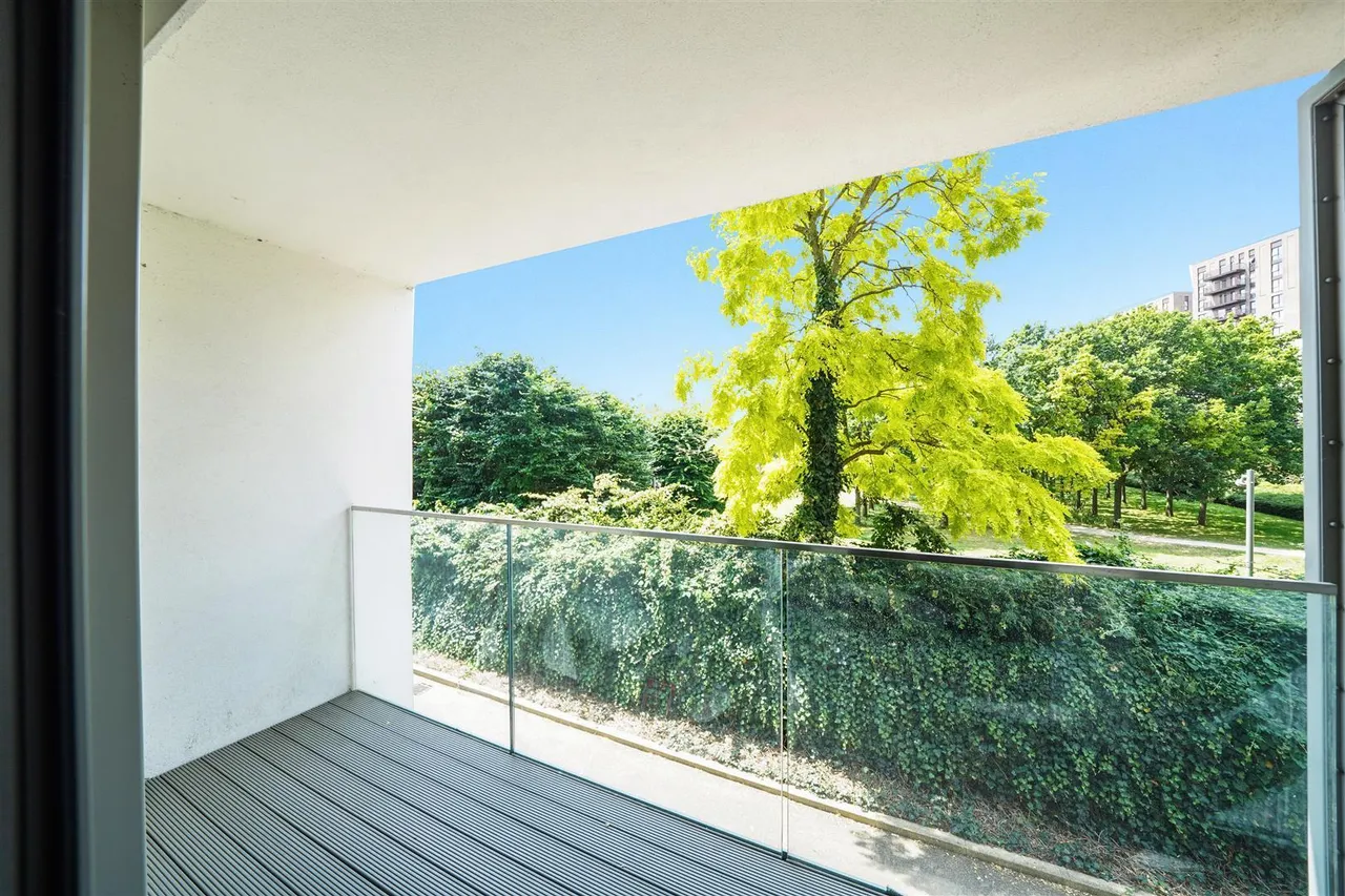 Booth Road, London, E16, photo 4