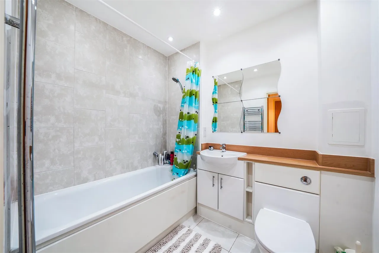 Booth Road, London, E16, photo 10