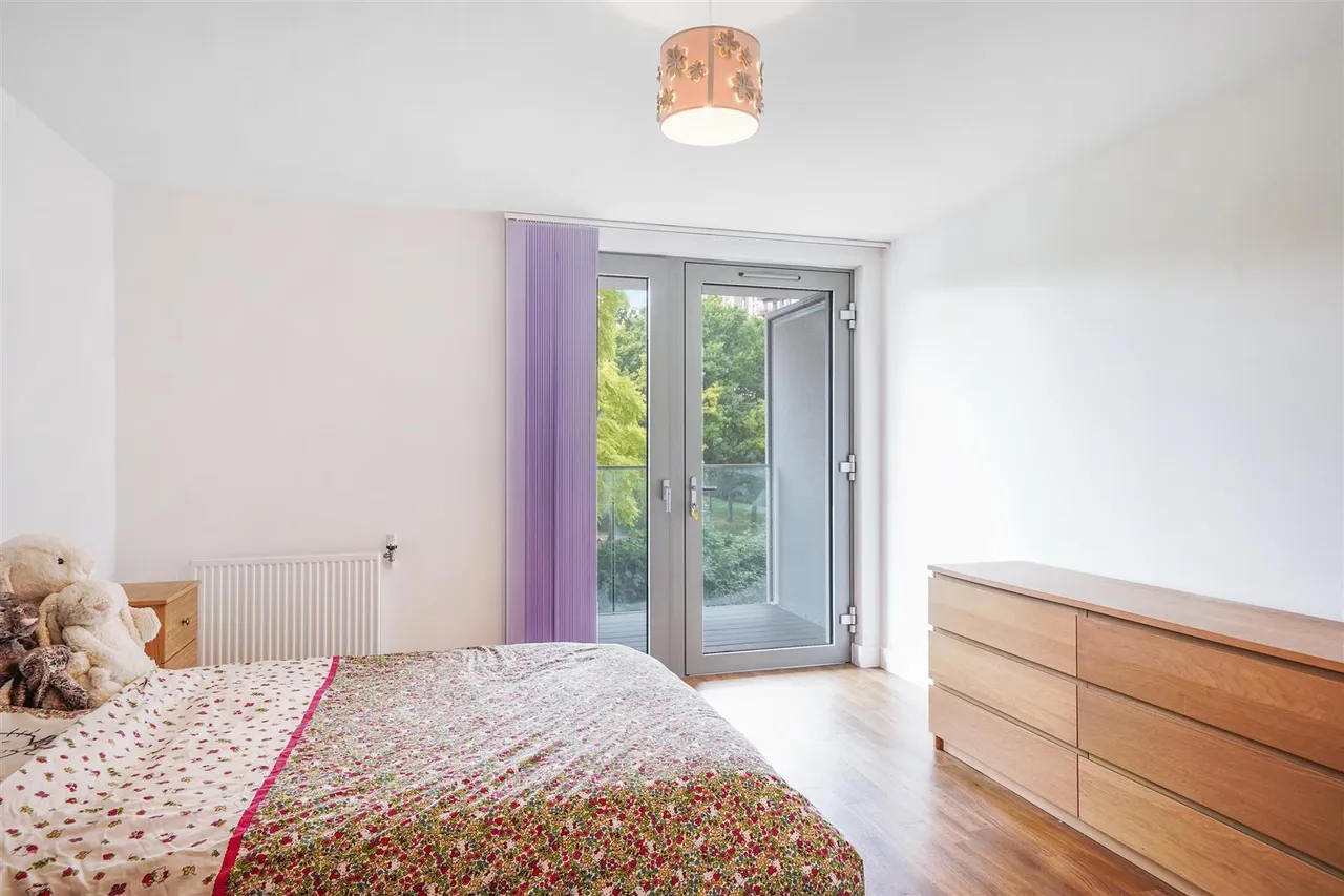 Booth Road, London, E16, photo 3