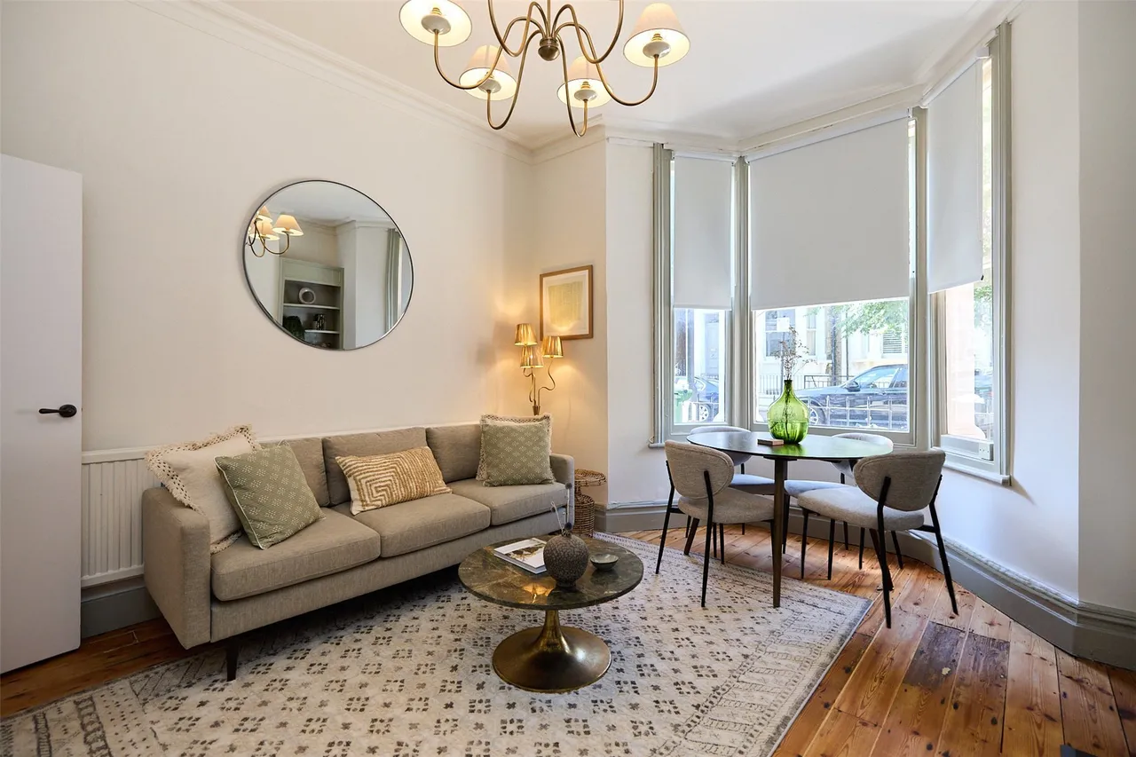 2 bed flat to rent — Blythe Road, London, W14