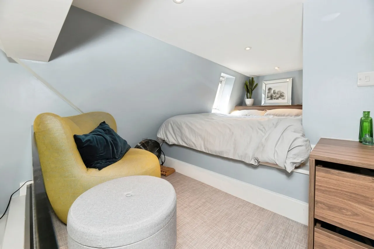 King Georges Walk, Esher, KT10, photo 13