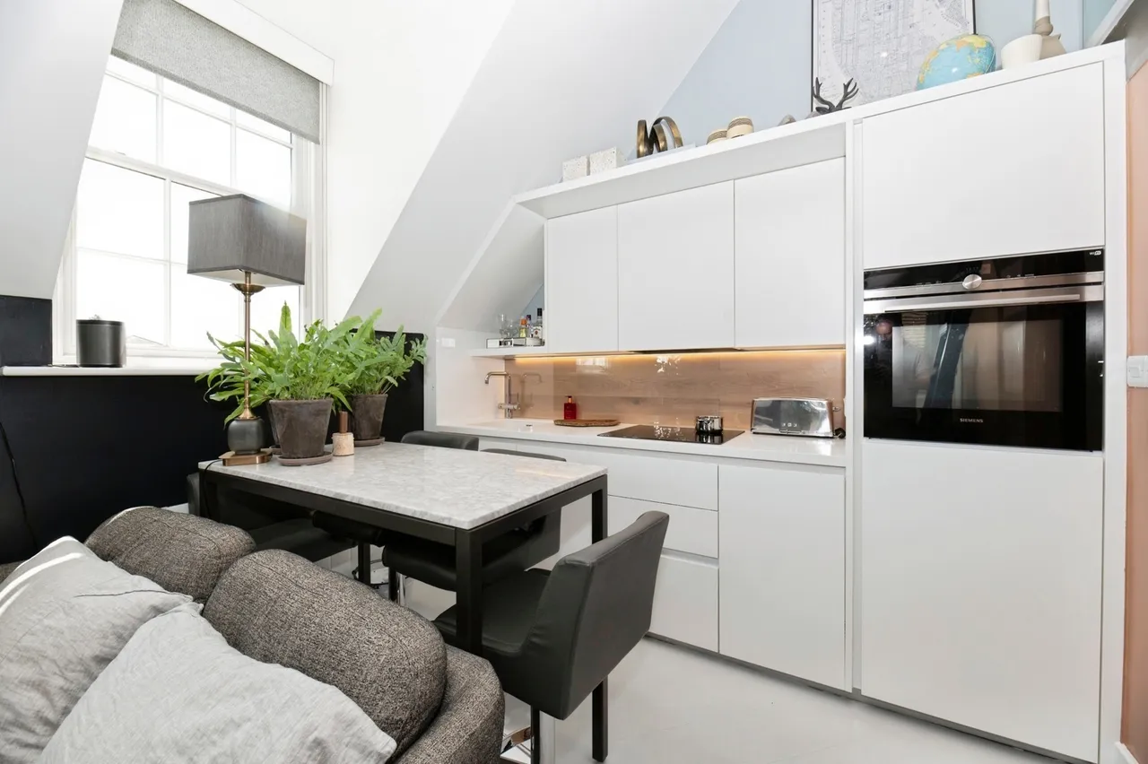 King Georges Walk, Esher, KT10, photo 3