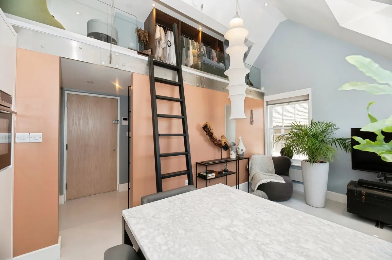 King Georges Walk, Esher, KT10, photo 4