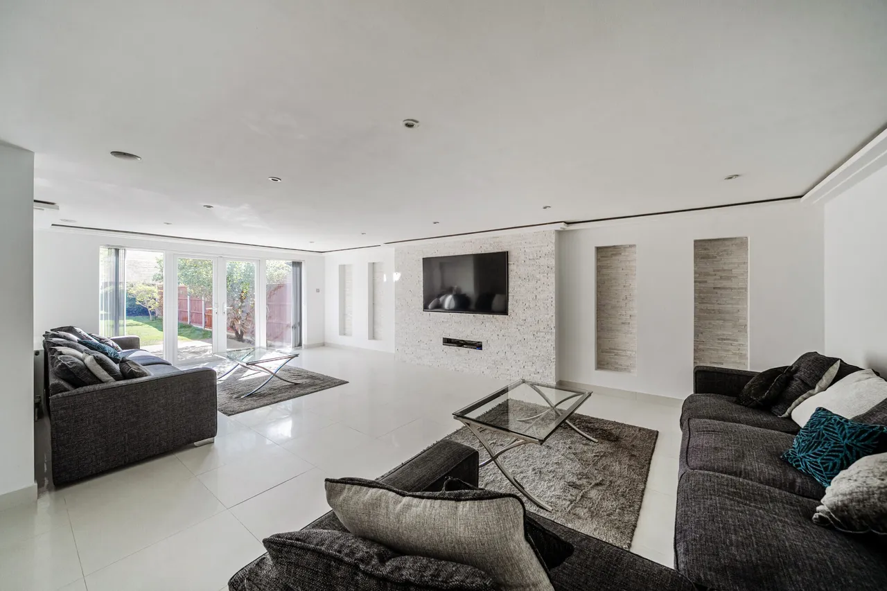 Coppermill Road, Wraysbury, TW19, photo 2