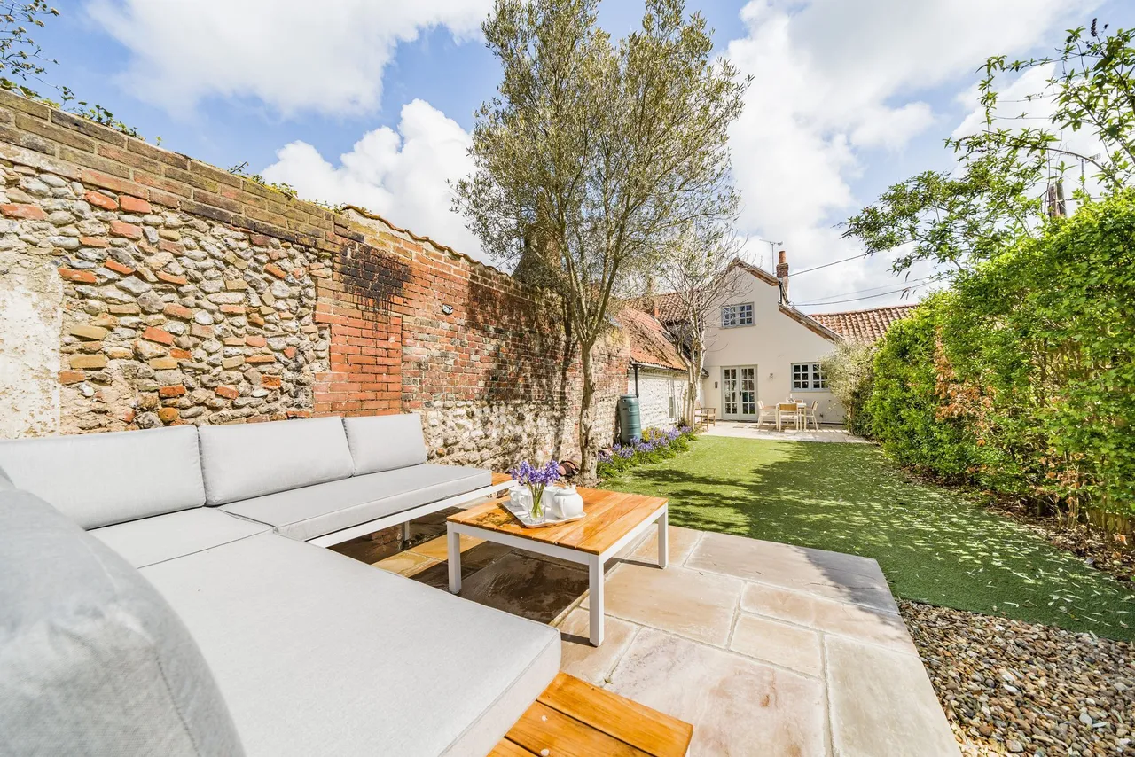 Delightful Georgian Cottage in Burnha, photo 8