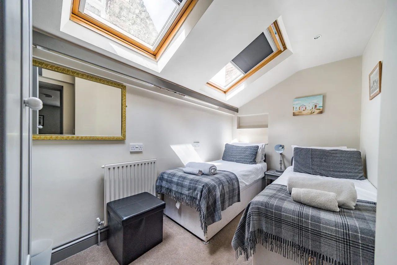 Delightful Georgian Cottage in Burnha, photo 14