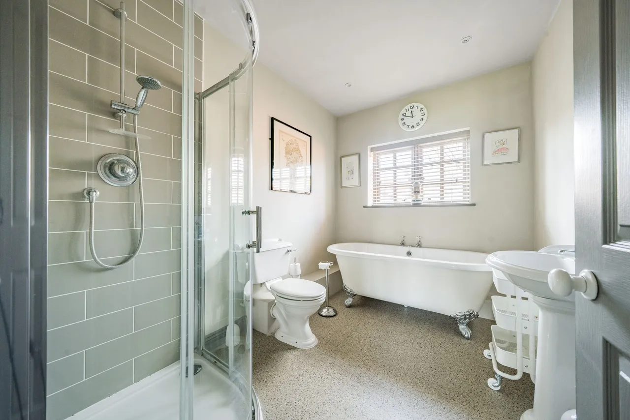 Delightful Georgian Cottage in Burnha, photo 5