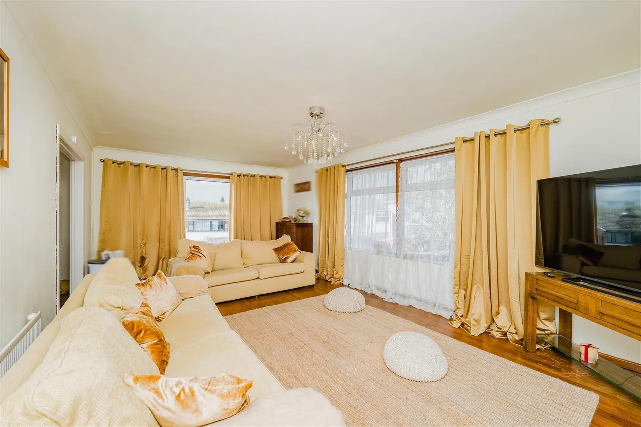 St. Brannocks Close, Barry, CF62 7NH, photo 5