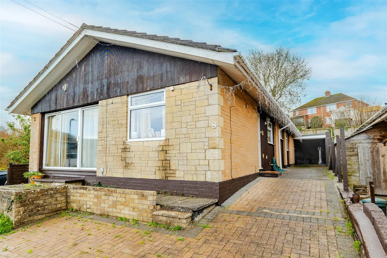 4 bed house for sale — St. Brannocks Close, Barry, CF62 7NH