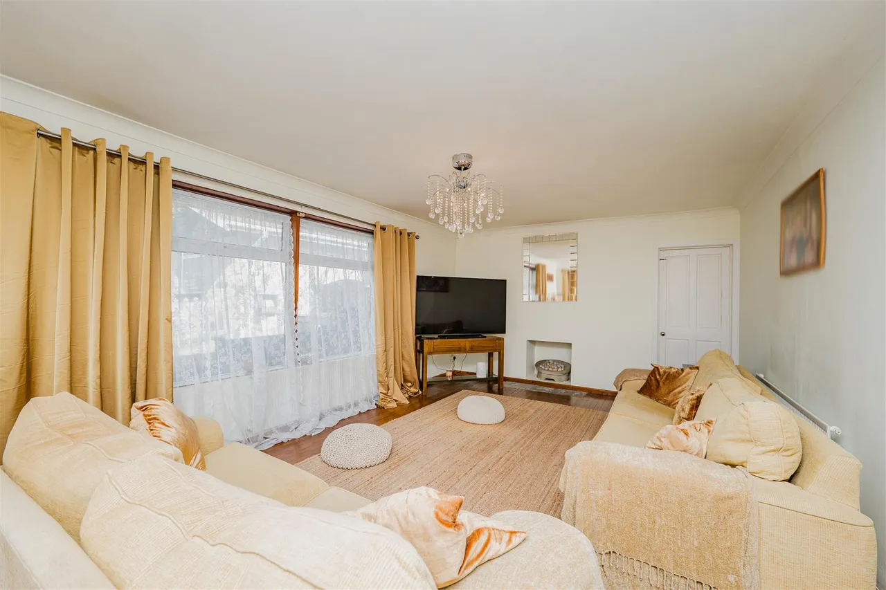 St. Brannocks Close, Barry, CF62 7NH, photo 2