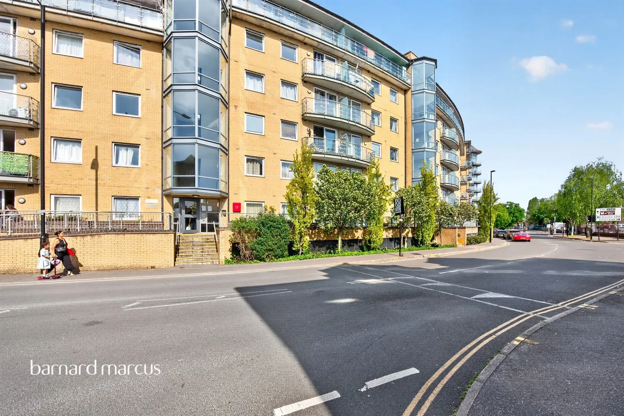1 bed flat for sale — Highfield Road, Feltham