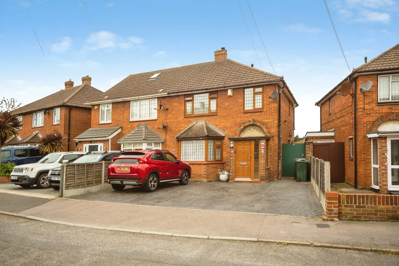3 bed house for sale, Meadow Way, Dartford, DA2