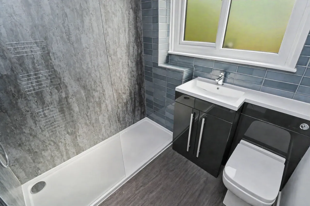 Telford Crescent, Leigh, WN7 5LY, photo 4