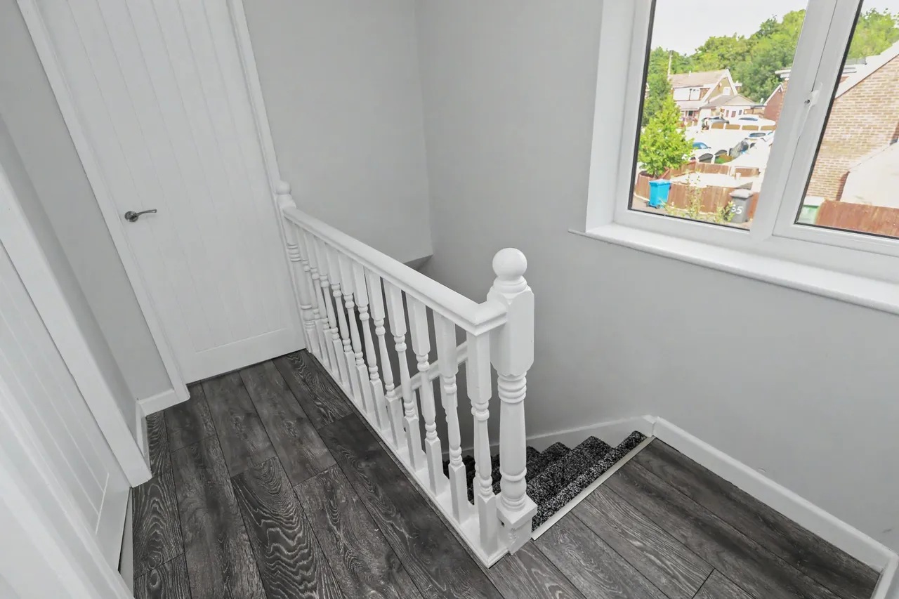 Telford Crescent, Leigh, WN7 5LY, photo 9