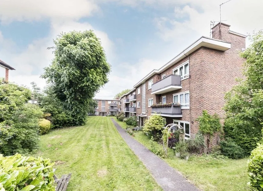 3 bed flat for sale, Nightingale Lane, Between the Commons, SW12