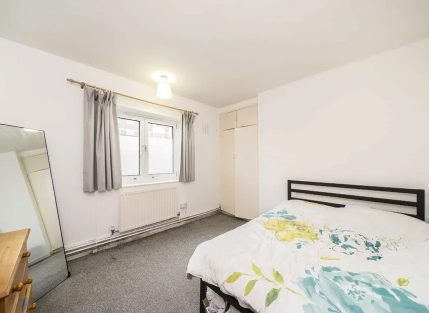 Nightingale Lane, Between the Commons, SW12, photo 4