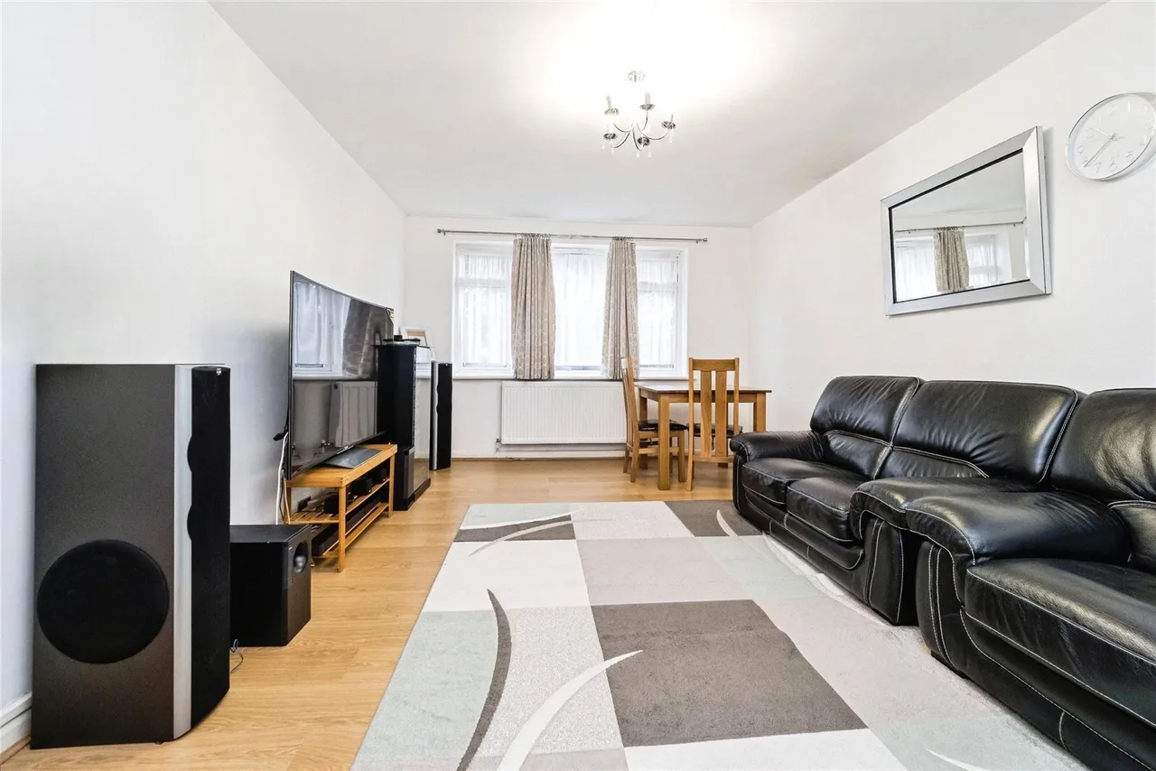Whalebone Lane South, Dagenham, RM8, photo 3