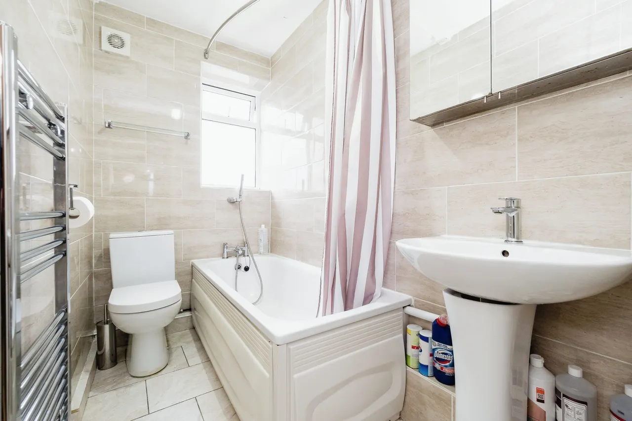 Whalebone Lane South, Dagenham, RM8, photo 7