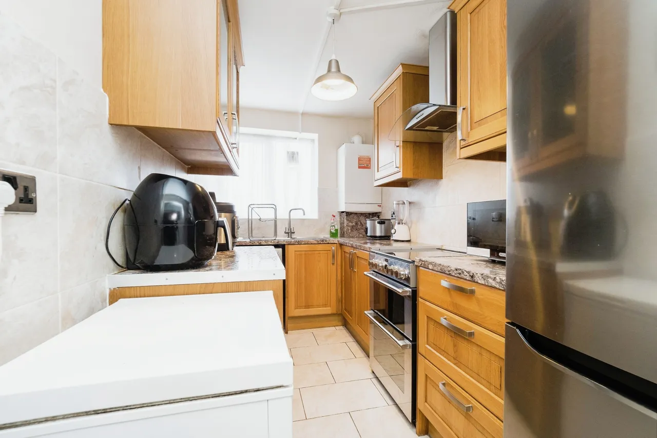 Whalebone Lane South, Dagenham, RM8, photo 5